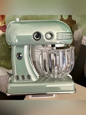 🆕🧁 BATH & BODY WORKS LIMITED EDITION STAND MIXER WALLFLOWER PLUG. BRAND NEW.